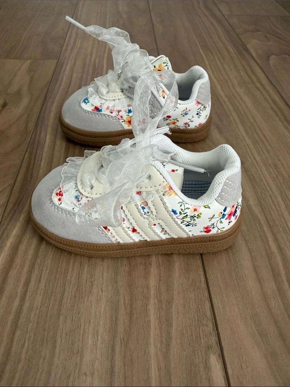 Kids Floral Accent White and Brown Sneakers